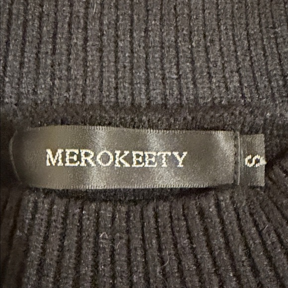 Black Cropped Sweater - Picture 2 of 3